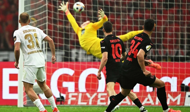 Granit Xhaka ghi bàn thắng duy nhất của trận đấu bằng siêu phẩm sút xa ở phút 17