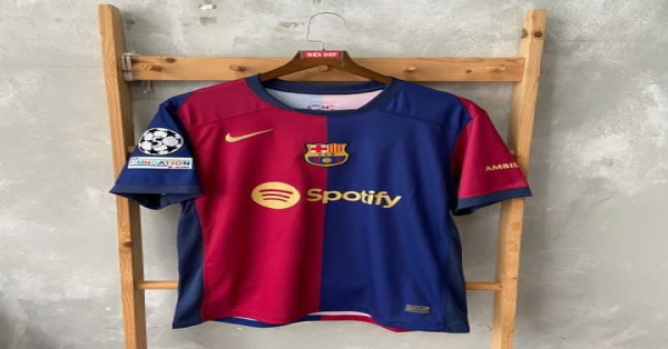 Áo khoác Barca 2019:  Phong cách thể thao cực chất cho fan!